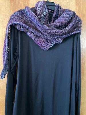 Bufanda tejida a mano - Forma extraña y muy larga - Morado/azul - Hilo de lujo - Nueva Foto 1 de 3