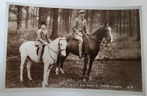 Vintage 1939 RPPC KÖNIGIN ELIZABTH II ALS PRINZESSIN REITEN MIT GEORGE VI - Bild 1 von 2