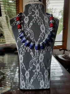 Gorgeous handmade artisan necklace with natural lapis lazuli and red coral beads - Picture 1 of 4
