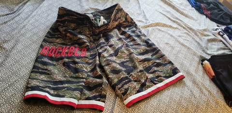 100% Authentic Mitchell & Ness Rockets 93/94 Tiger Camo SWINGMAN Shorts Sz L Cover