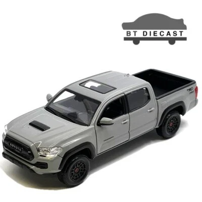 Camioneta pickup Maisto 2023 Toyota Tacoma Trd Pro 1/27 gris 32910 gris Foto 1 de 4