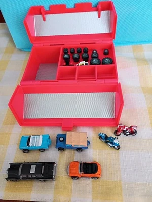 Caja de herramientas vintage en miniatura The Original Micro Machines con coches, motocicletas + Foto 1 de 4