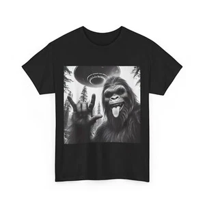 Funny Sasquatch Bigfoot Rock On Selfie With UFO Alien T-Shirt - Picture 1 of 9
