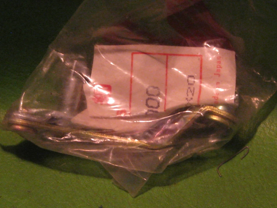 HONDA GL1500 EXCEPT SE 1989 WINDSHIELD LEFT TENSION PLATE OEM #64118-MT2-000 - Image 1 of 1