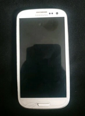 Samsung Galaxy 3 (GT-I9300) - Chic White Smartphone - Bild 1 von 3