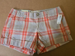 Old Navy Favorite Khakis The Perfect 3 1/2” Shorts Size 0 Plaid Cuffed NWT - Picture 1 of 6