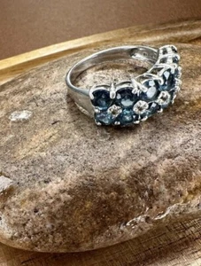BEAUTIFUL Natural Blue & White Topaz Sterling Ring Size 8 - Picture 1 of 3