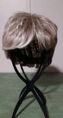 Peluca Henry Margu Unisex Hombre o Mujer Corta Marrón Claro Gris Monacrílico 3" Foto 1 de 4