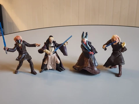 Star Wars Jedi Knight Lot of 4 with Lightsabers Plo Koon, Shaak Ti, Saesee Tiin Cover