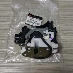 Fits For Mitsubishi Front Door Latch RH 5715A180 NEW GENUINE - Foto 1 di 6
