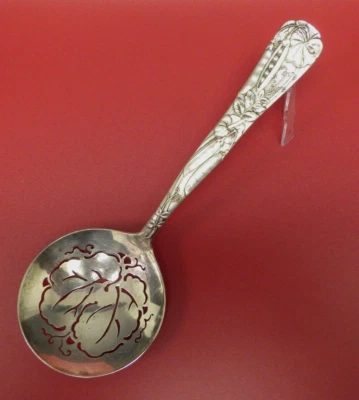 1872 TIFFANY "Vine" Cuchara para servir guisantes esterlinos / Peapod / Vides y flores Foto 1 de 4