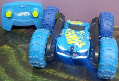 Hot Wheels RC Twist Shifter, 1:24 Scale Remote-Control Vehicle With Charger - Image 1 of 4