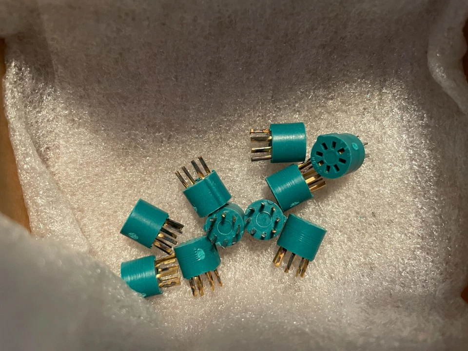 Cinch 8-ICS 8-Pin Round Op-Amp Socket pieces