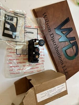 Ingersoll Rand A222SS-OOO-N-G Manual Air Control Valve - Image 1 of 3