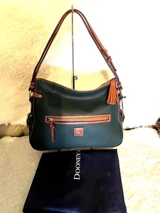 Neu mit Etikett Dooney & Bourke Hobo Hobo Kiesel-Leder E/W Reißverschluss FORES GRÜN - Bild 1 von 24
