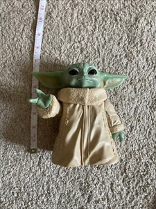 Figura de acción Hasbro Star Wars The Mandalorian Baby Yoda The Child 6 1/2 pulgadas - Imagen 1 de 1
