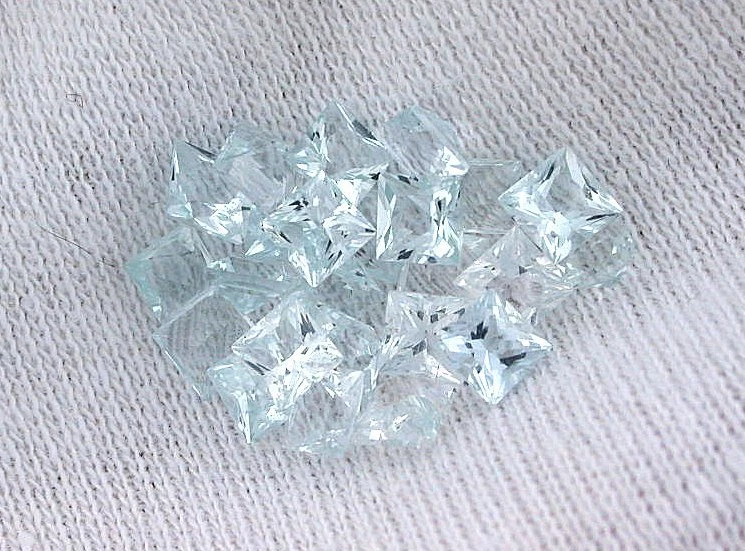 UNA piedra preciosa aguamarina azul hielo claro princesa AAA cuadrada de 5 mm EBS5609OTH/8125 Foto 1 de 1