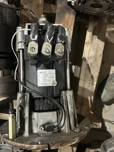 Raymond 1112095/700 AC Drive Motor - Picture 1 of 2