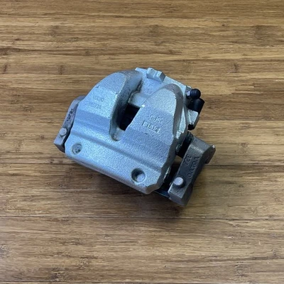 Conjunto de pinza de freno delantera izquierda Volvo S60 2019-2025 10 k millas 31665734 OEM Foto 1 de 4