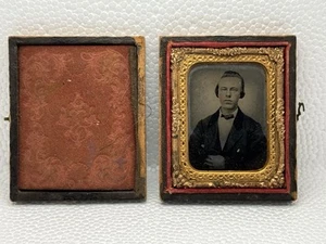 Pequeño daguerrotipo antiguo o ambrotipo joven - Imagen 1 de 7