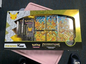 Pokemon TCG Celebrations Pikachu V-UNION Box 25th Anniversary Playmat Collection - Bild 1 von 3