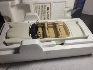 1957 Chrysler 300C Cabrio Danbury Mint 1:24 Diecast Modell Cloud White - Bild 1 von 6
