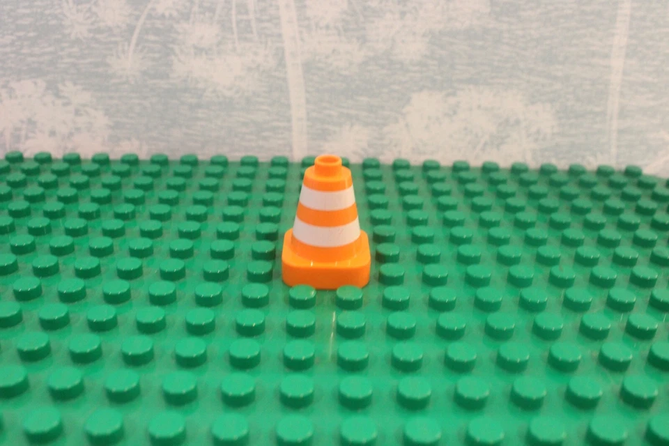 Cono de Seguridad Duplo Construcción Peligro Aviones de Carretera Tráfico Naranja Rayas Blancas Foto 1 de 1