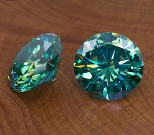 Clarity 1 Ct Round-Brilliant Cut Diamond Natural Green Color VVS1 Certified - Picture 1 of 8