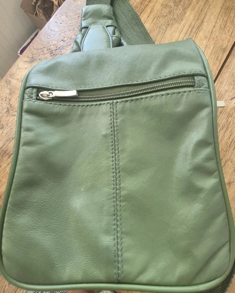 Vintage BUXTON Soft Leather Sling Bag Crossbody Handbag Organizer GREEN.  - Image 1 of 4