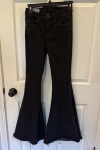 Pantalones de mezclilla acampanados de tiro alto We The Free/ Free People CRVY talla 27 negros - Imagen 1 de 6