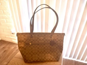 Coach große Tasche kaum benutzt Top Zustand 17x11x6 in Leder braun - Bild 1 von 15
