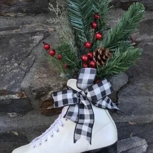 Seasonal Christmas Decorated Ice Skate - Picture 1 of 1