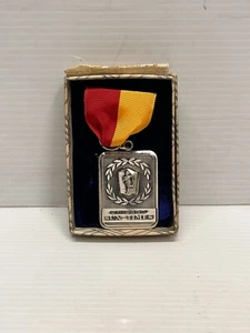 1957 CHICAGO SUN TIMES JUNIOR OLYMPICS GIRLS 440 YARD RELAY 2nd PLACE MEDAL 10 - Picture 1 of 2