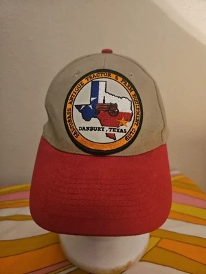 Texas Farmer 帽子 Danbury Texas 男式米色和红色刺绣拖拉机州 — 第 1/4 张图片