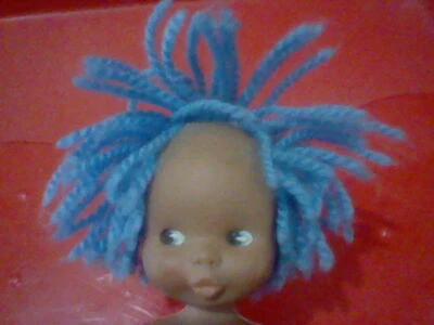 BARRIGUITAS FAMOSA SPAIN NVCA  ANTGVA BESITOS PELO LANA AZVL MUÑECA  - Imagen 1 de 3