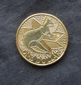 1988 AUSTRALIAN $1 ONE DOLLAR COIN - BICENTENNIAL KANGAROO ABORIGINAL ART . - Picture 1 of 3