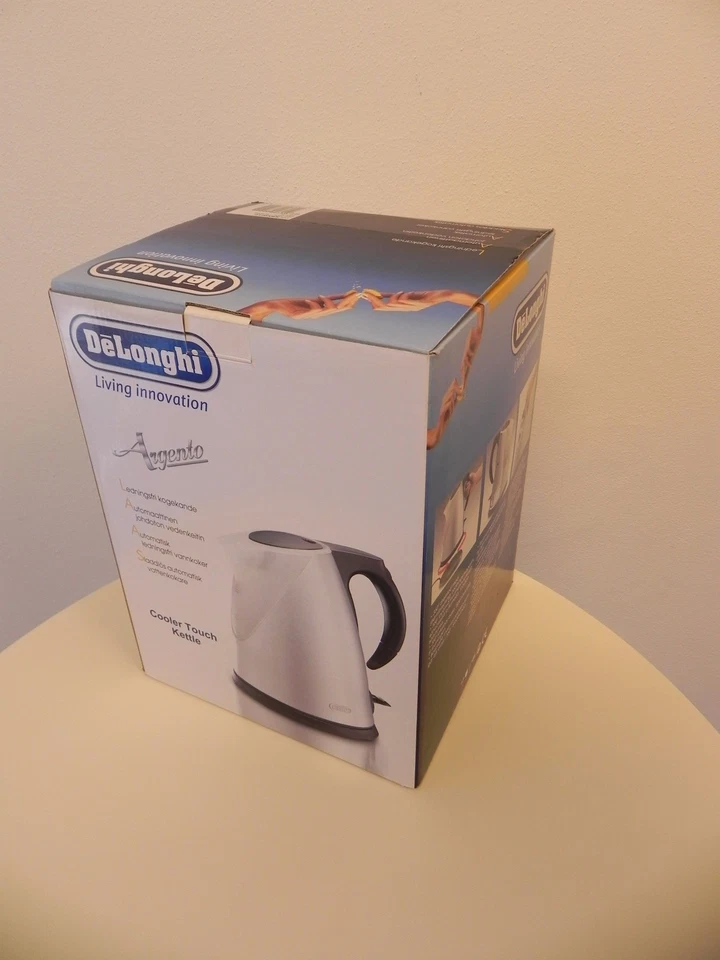 BOLLITORE DELONGHI MOD. KBX 2010 COL. ARGENTO IN METALLO 1,7 lt - SENZA FILI - Immagine 1 di 4