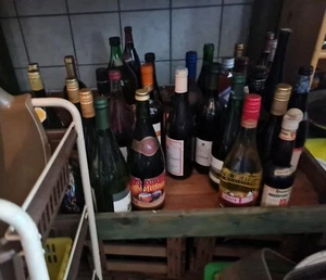 Weinsammlung Wein Rotwein - vor allem Weißwein - ca. 100 Flaschen 1960er-2010er - Bild 1 von 11