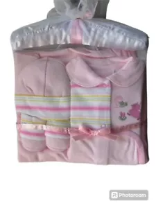 New Newborn Baby Girl 4 pc Pink Bodysuit, Hat, Sock & Blanket Gift Set - Picture 1 of 2
