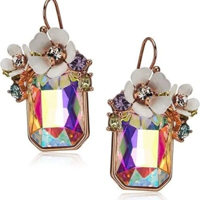 Pendientes colgantes de piedra con racimo de flores Betsey Johnson Foto 1 de 2