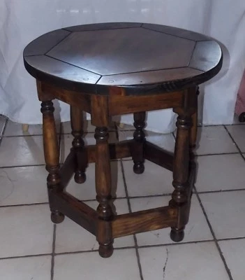 Mesa auxiliar redonda de pino / mesa auxiliar de Thomasville (ET374) Foto 1 de 4