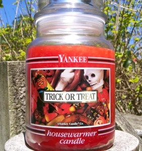 Yankee Candle Black Band Halloween "TRICK OR TREAT" Large 22 oz ~ EXTREMELY RARE - Picture 1 of 13