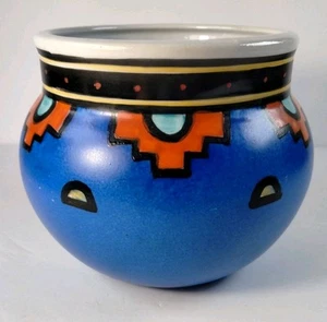 Maceta de porcelana pintada a mano Southwestern Ecco Terra con sello de sol arremolinado - Imagen 1 de 13