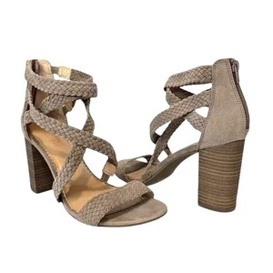 Sandalias de tacón alto LC Lauren Conrad Aventurine talla 7,5 beige imitación gamuza cremallera - Imagen 1 de 8