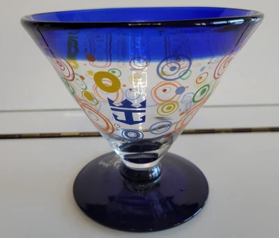 1 KOSTA BODA ROYAL CARIBEAN MARTINI VIDRIO DISEÑO SCROLLI 4,5 PULGADAS TIENE CAPACIDAD PARA 8 OZS Foto 1 de 4