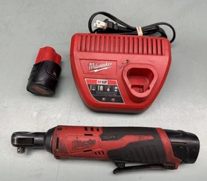 Milwaukee M12 FUEL 2567-20 KIT cricchetto 12 Volt senza fili alta velocità 3/8 in - Foto 1 di 6