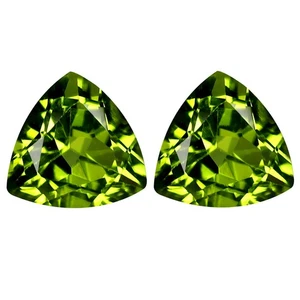 2,80 ct (2 piezas) PAR A JUEGO Triángulo (7,16 x 7,17 mm) Peridoto Verde Natural - Imagen 1 de 1