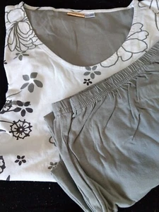Damen Hausanzug / Pyjama mit 3/4 Hose Gr. 48/50 - Bild 1 von 8