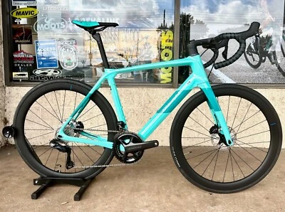 Bicicleta de Carretera de Carbono Bianchi Infinito CV Shimano Ultegra Di2/12 C46 RUEDAS DE CARBONO Foto 1 de 4