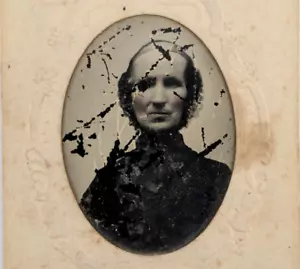 Creepy Haunting Distressed Tintype in cornice di carta marcata foto antica ID - Foto 1 di 4
